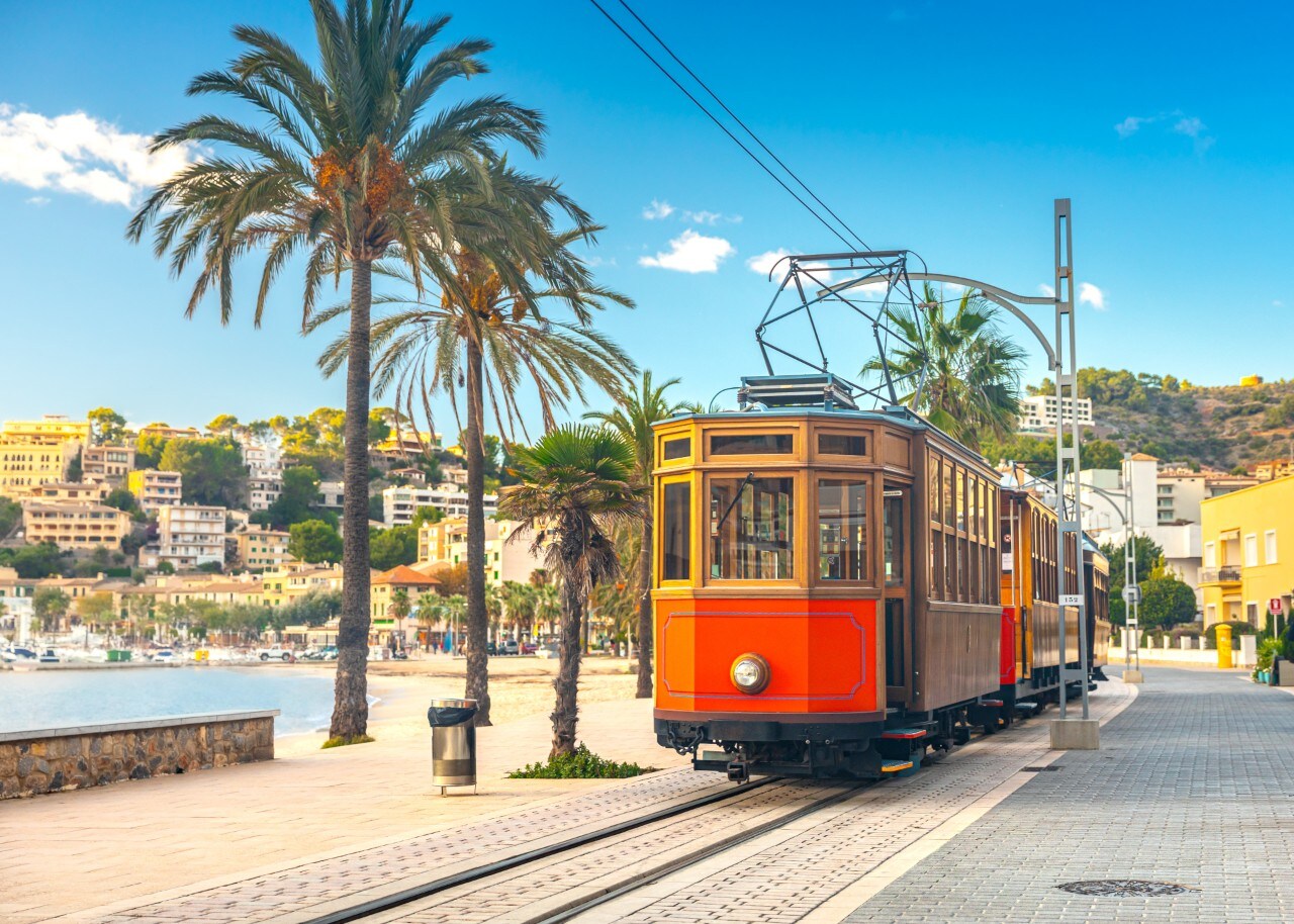 Le célèbre tramway orange qui passe de Sóller à Port de Sóller